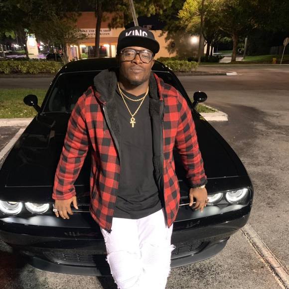 Meet your Posher, Mozell - Picture 1 of 1